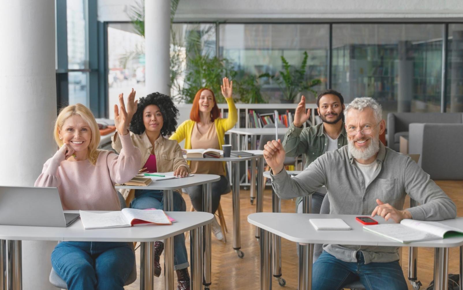 Sesión de webinar en directo sobre análisis presupuestario con participantes conectados